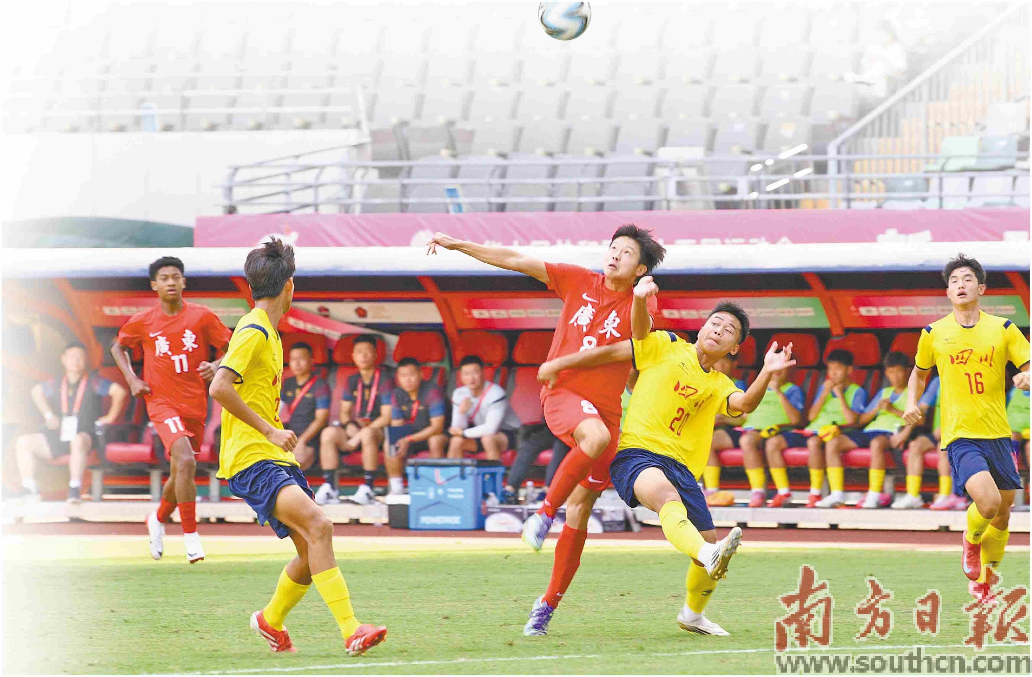 关于足球场外新闻不断,话题热度爆表的信息 关于足球场外新闻不断,话题热度爆表的信息